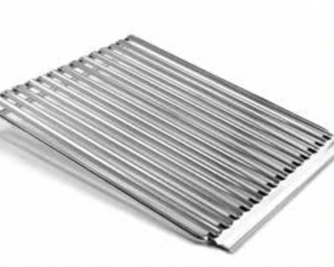 Edelstahlgrill mit integrierte Fettpfanne für Holzbarbecue