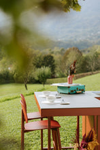 outdoorküche-deluxe-mit-bartisch-gartengrill