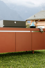 outdoorküche-deluxe-mit-bartisch-gartengrill