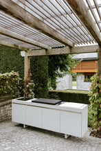 outdoorküche-deluxe-mit-grillflach-gartengrill